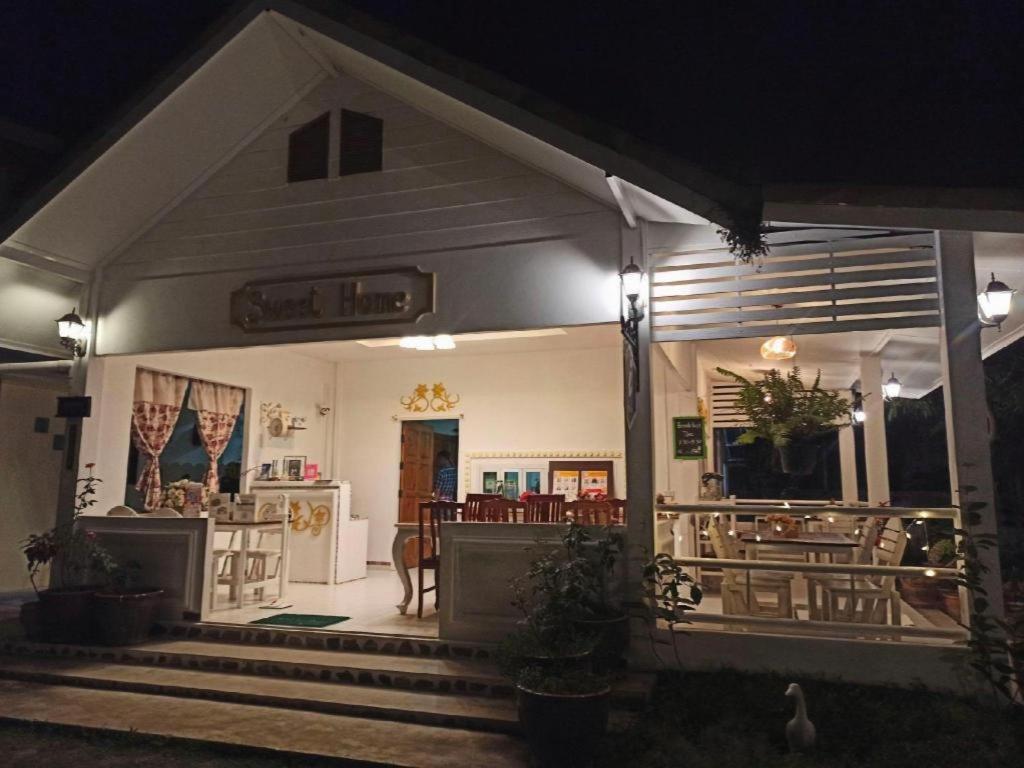 Charisma Resort Suan Phueng Exterior foto